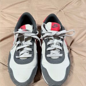 Nike Men’s Gray & Pink Retro-Style Sneakers